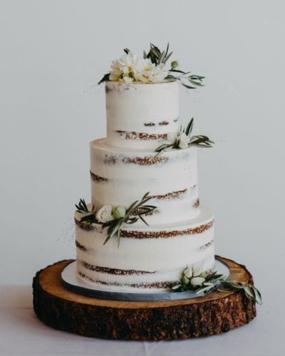Pasteles de boda en tendencia para 2026: estilo semi naked