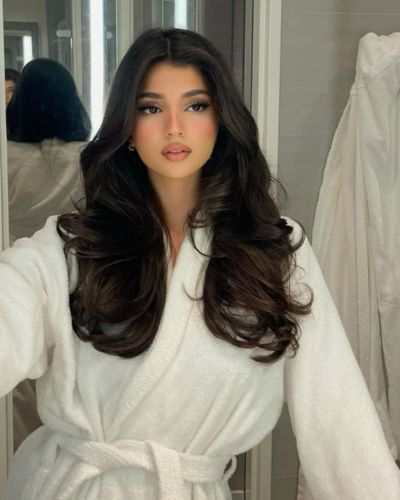 Cabello de bodas en tendencia: blowout noventero