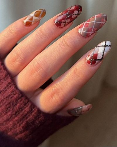 La forma almendra hace relucir un diseño preppy