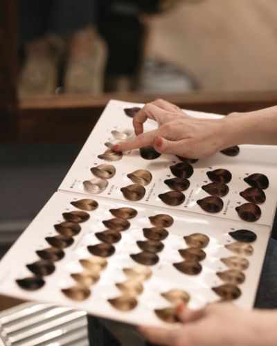 Foto en primer plano de gama de todos en estética profesional