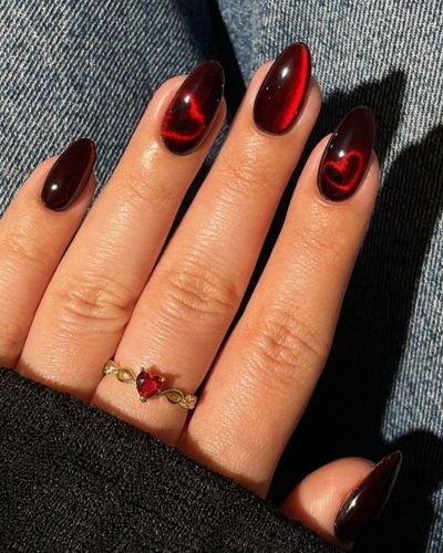 Uñas cat eye en color rojo