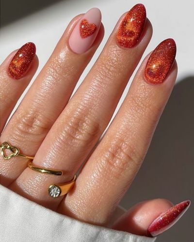 Uñas cat eye en color naranja