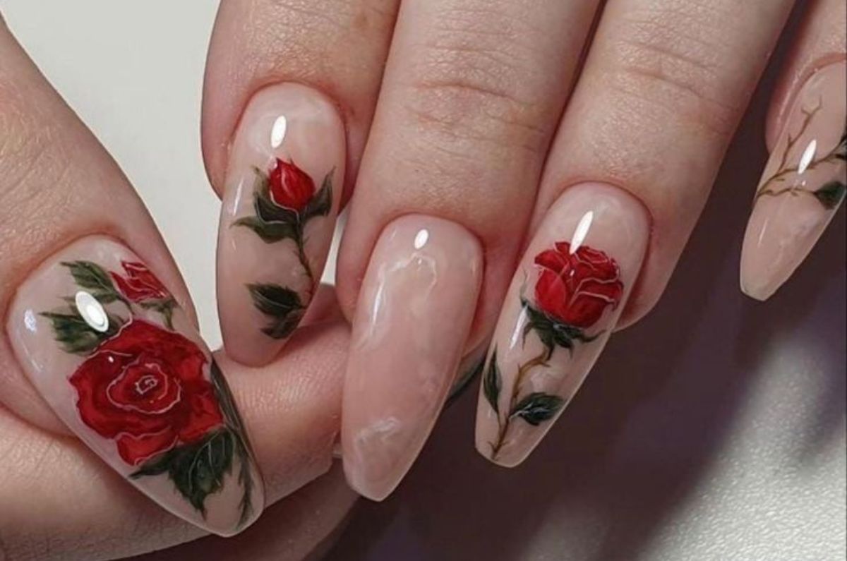 Diseños de uñas con rosas para San Valentín