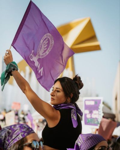 El Día de la Mujer y la marcha del 8 de marzo no es solo un gesto simbólico, sino un reconocimiento a décadas de lucha por derechos, igualdad y justicia.