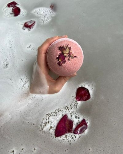 Las bombas aromátocas transforman por completo la experiencia y hacen que tu baño huela delicioso cada vez que lo usas.