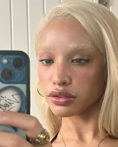 Las cejas decoloradas pueden variar según tu tono de piel, color de cabello y la intensidad que elijas.