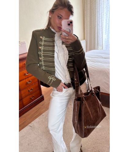 La chamarra militar se adapta a cualquier clóset y ocasión