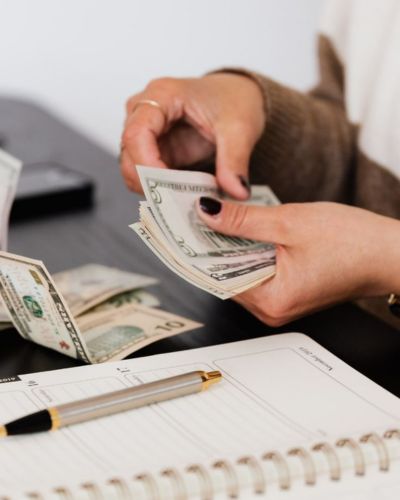 Aprender cómo evitar deudas no se trata de vivir con miedo, sino de tomar decisiones que te den tranquilidad a largo plazo