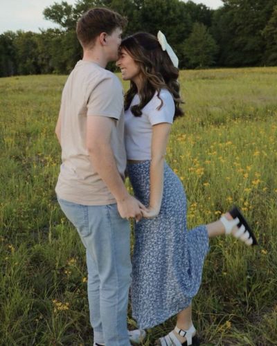 El beso en la frente es una de las fotos en pareja más tradicionales, pero más necesaria para reflejar el amor en el Día de San Valentín