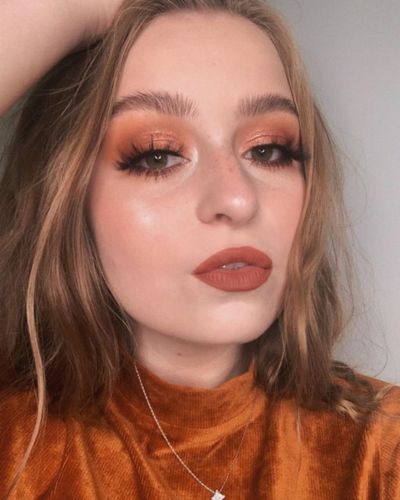Maquillaje con labial naranja