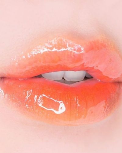 Maquillaje con labial naranja