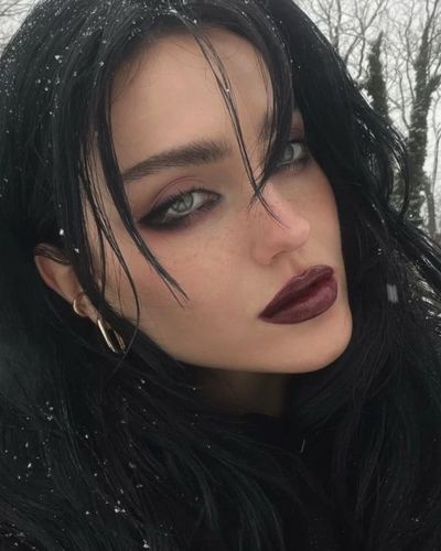 Maquillaje femme fatale en pelinegras 