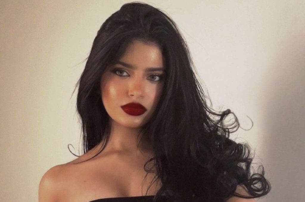 El cabello suelto en el 14 de febrero se convierte en un símbolo de sensualidad y amor por lo romántico