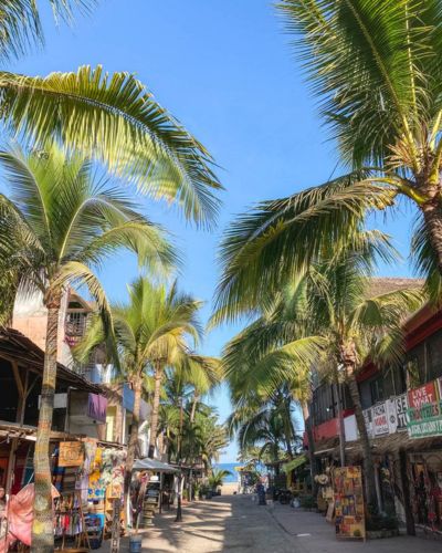 Si este verano 2026 vacacionas con amigos y familia, Sayulita es de las mejores playas 