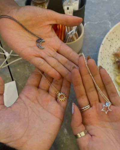 Regalos para tus amigas: collares de sol, luna y estrella