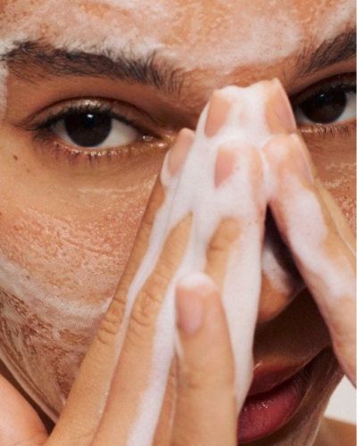 Limpiar tu piel es necesario, no importa si es invierno, otoño, verano o primavera