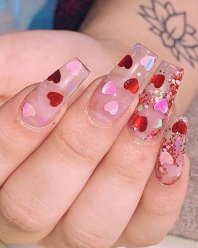 Manicura del 14 de febrero con destellos 