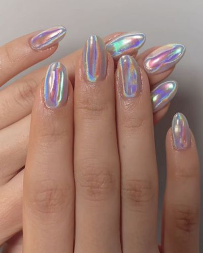 Uñas holográficas con efecto unicornio