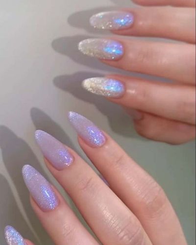 Uñas ice en tonos lila y plateado 