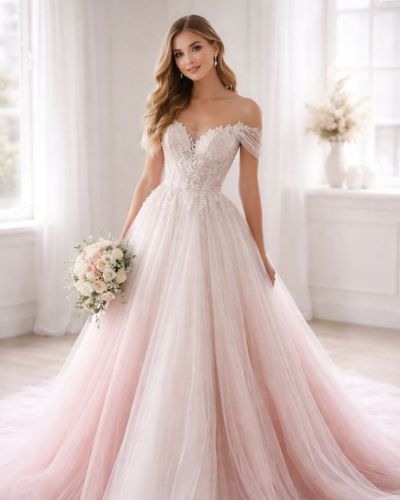 Los vestidos de novia de colores pueden tener un efecto degradado para un estilo más romántico 