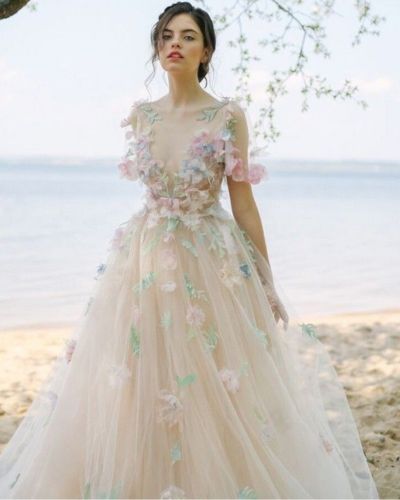 Vestido de novia floreado 