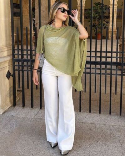 Las capas transparentes no buscan disfrazarte, sino ayudarte a jugar con tu estilo de una forma más libre y ligera.