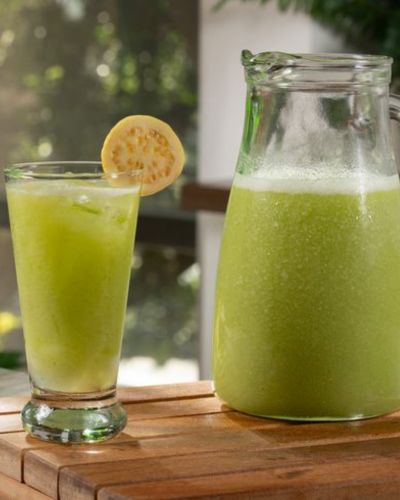 Las bebidas refrescantes se han convertido en la opción ideal para mantenernos hidratadas de manera deliciosa y saludable.