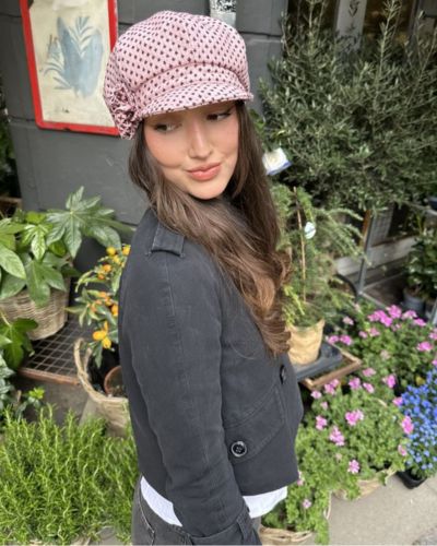 Las baker boy hats estampadas dan el toque retro vintage a cualquier outfit.