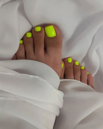 Las tendencias de pedi no buscan complicarte, al contrario: se centran en tonos fáciles de combinar, elegantes y favorecedores para todos los tonos de piel.