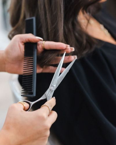 Para este cambio de look, pide capas que comiencen alrededor del mentón o un poco más abajo, dependiendo de lo que quieras resaltar.