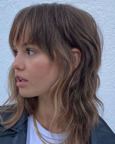 El corte mullet, uno de los estilos más icónicos de los años 90, está de regreso y más fuerte que nunca, pero en una versión totalmente renovada.