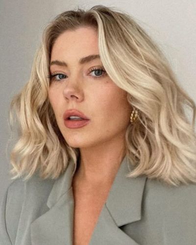 Los cortes de cabello para disimular las canas son aquellos que aportan movimiento, textura y dimensión.