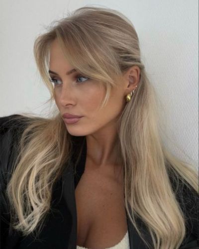 Los cortes de cabello para disimular las canas son aquellos que aportan movimiento, textura y dimensión.