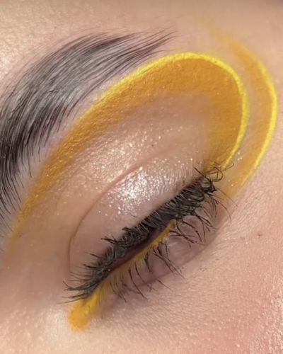 Delineado amarillo mantequilla