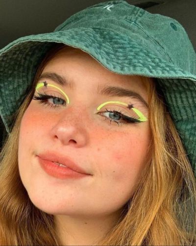 Delineado amarillo mantequilla