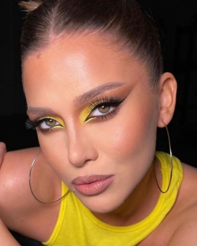 Delineado butter yellow, un tono suave, luminoso y ultra favorecedor que promete transformar tu mirada sin esfuerzo.