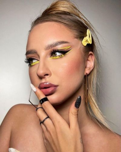 Delineado butter yellow, un tono suave, luminoso y ultra favorecedor que promete transformar tu mirada sin esfuerzo.