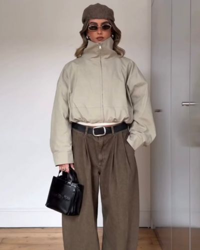 Hay prendas que transforman por completo un look, y la funnel jacket es una de ellas.
