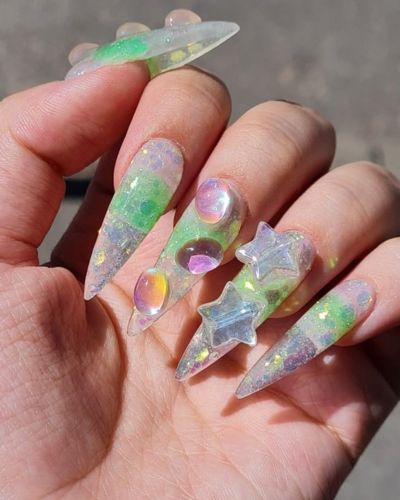 Una de las ventajas de las gummy nails es que el crecimiento no se nota 