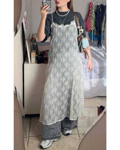 Usar camisas o camisas extra largas con jeans son una combinación que logra looks modernos, cómodos y con mucha personalidad.