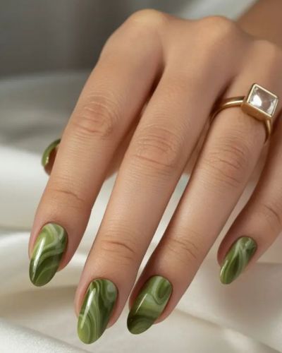 Uñas matcha efecto mármol 