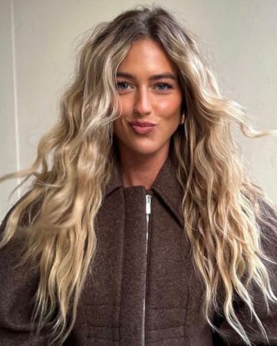 El messy hair se ha convertido en el aliado perfecto cuando queremos vernos arregladas sin parecer demasiado producidas.