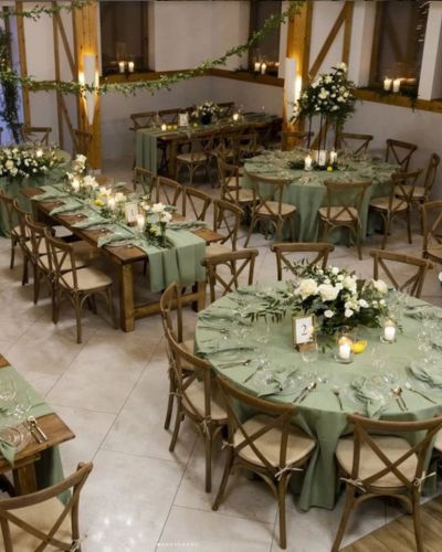 Elige madera como el principal material para decorar tu recepción 