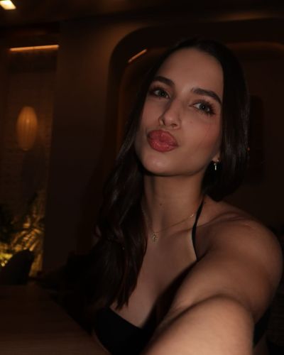 A través de unas fotos, William Levy reveló la identidad de su nueva novia en lo que parecen ser unas vacaciones en pareja. 