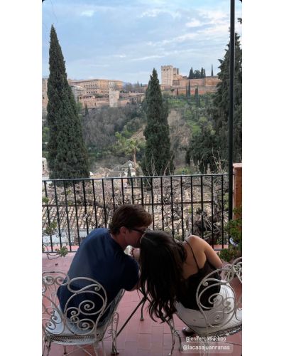 A través de unas fotos, William Levy reveló la identidad de su nueva novia en lo que parecen ser unas vacaciones en pareja.