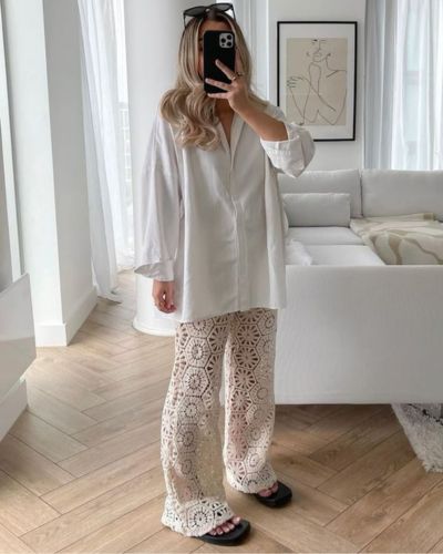 Total look blanco con pantalones de encaje