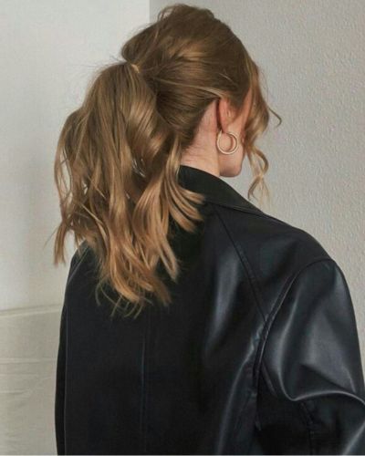 Con ese aire relajado pero intencional, los peinados messy logran el equilibrio ideal entre naturalidad y elegancia