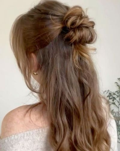 Con ese aire relajado pero intencional, este estilo logra el equilibrio ideal entre naturalidad y elegancia