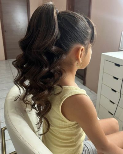 Las coletas son otro de los peinados recogidos que funcionan para niñas durante la primavera