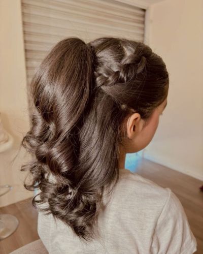 Media cola alta con trenza
